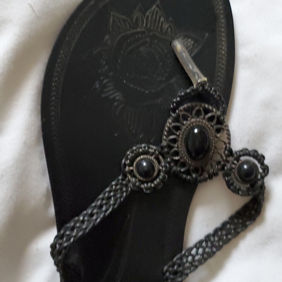 Sandles - Picture 3 of 3